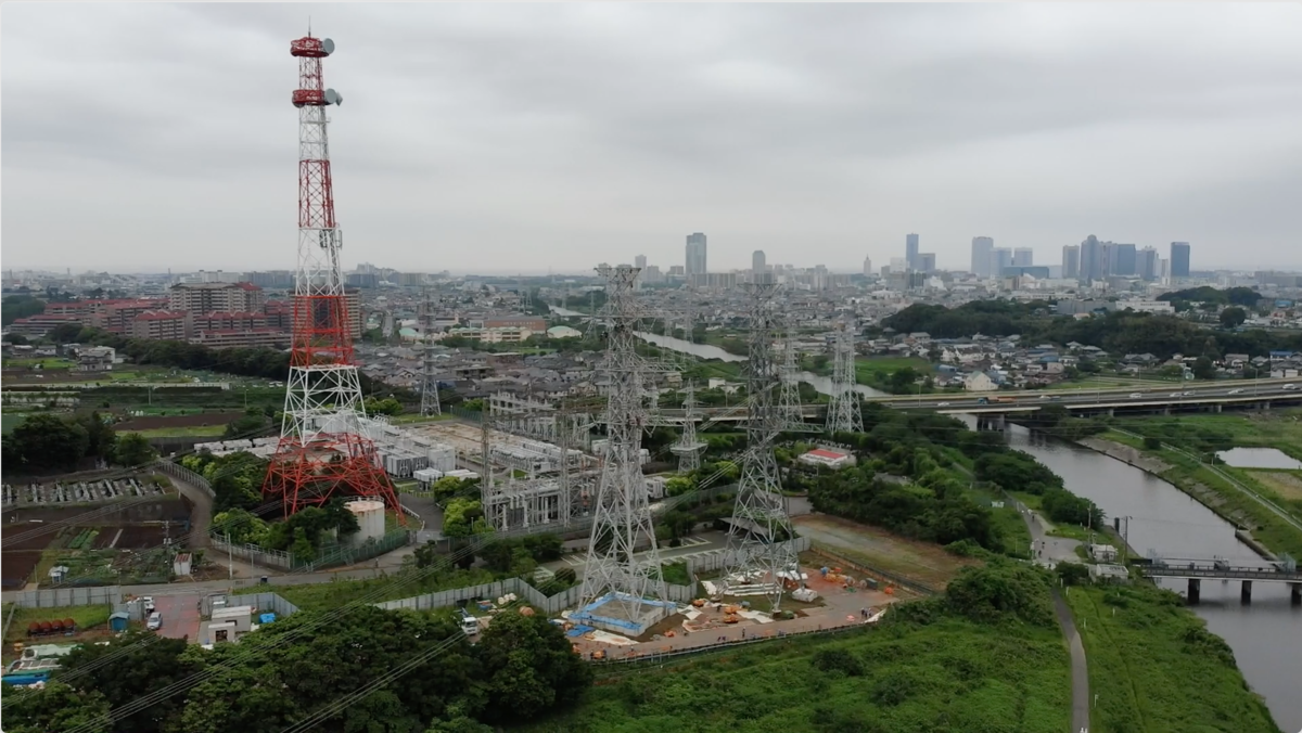 【ドローン撮影】鉄塔で働くラインマン