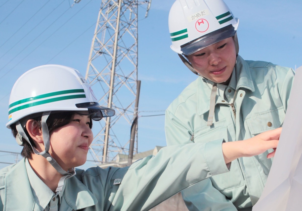 男性ばかりの現場で女性が働くのは大変ですか？ 電気工事業界で奮闘する20代女子のリアルトーク（前編）